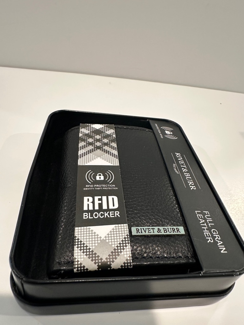 NWT Rivet & Burr RFID BlockerTrifold small wallet w/ID, Bills & Creditcard slots